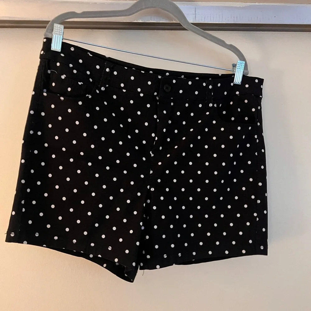 Torrid High Waist Black and White Polka Dot Shorts - Picture 1 of 6